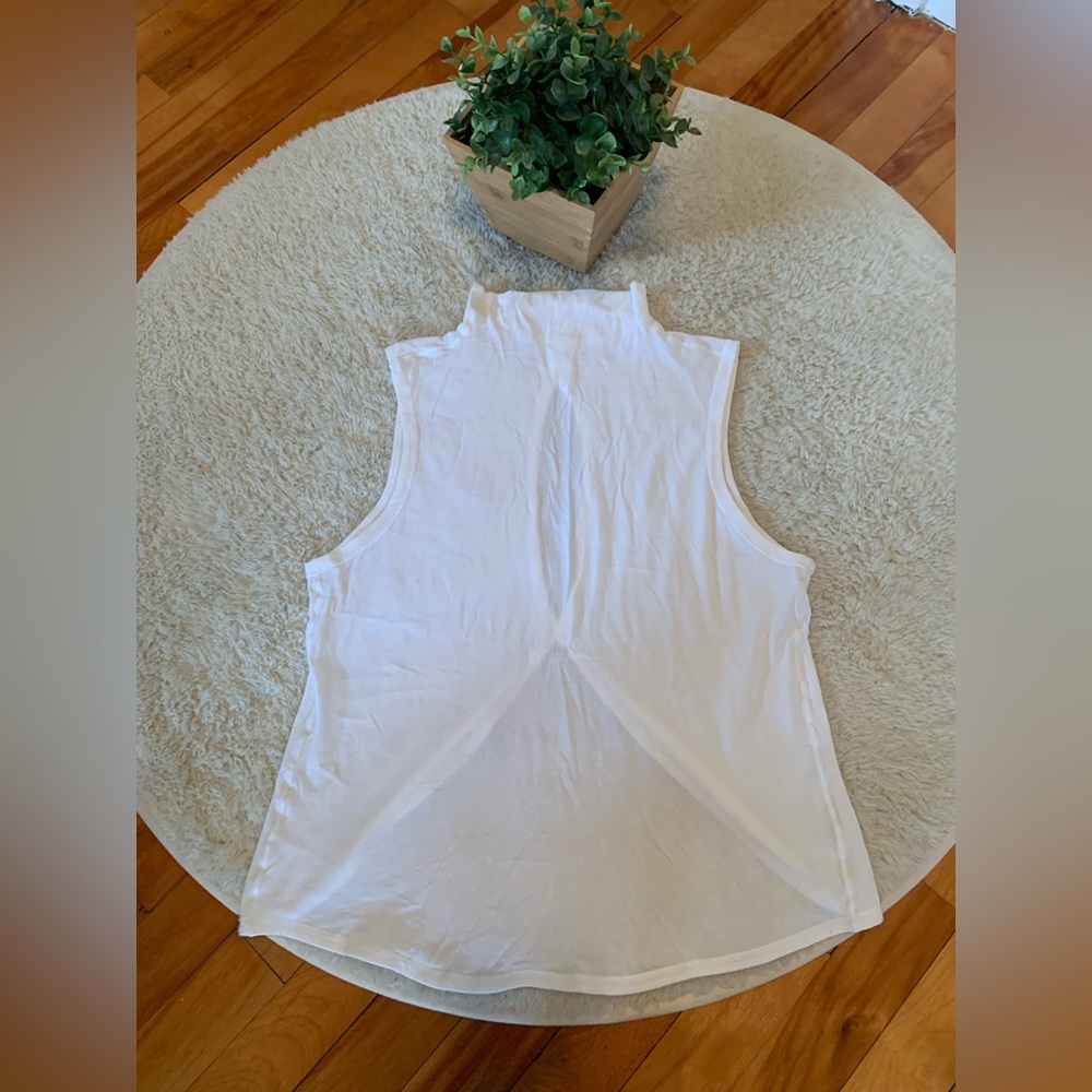 LULULEMON WHITE MOCK NECK TANK TOP!